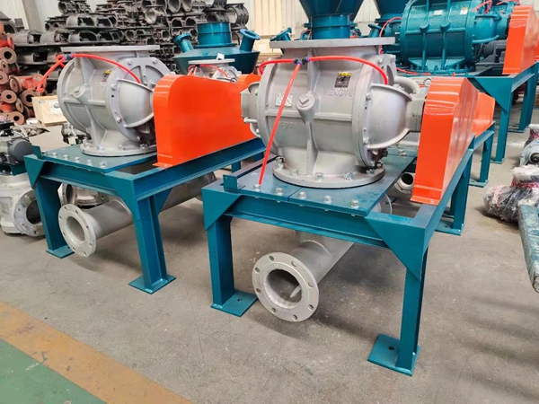 旋轉(zhuǎn)供料器側(cè)面